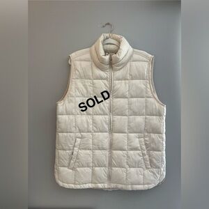 Women’s XL Gap Lightweight Water Resistant Puffer Vest. Oversized Relaxed Fit.